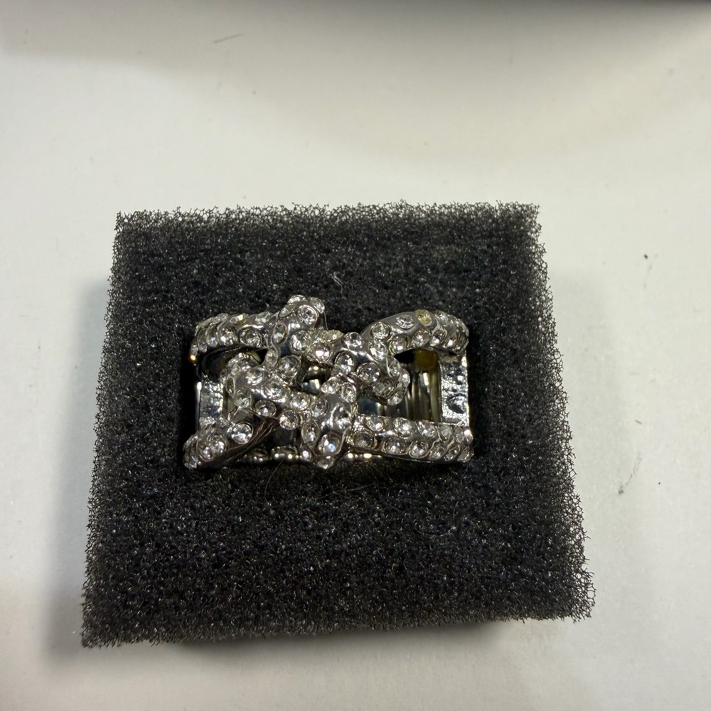 🩷5/$10🩷 Paparazzi Crystal Embellished Silver Ring